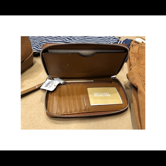 ✨NWT✨Michael Kors Wristlet - Picture 5 of 7